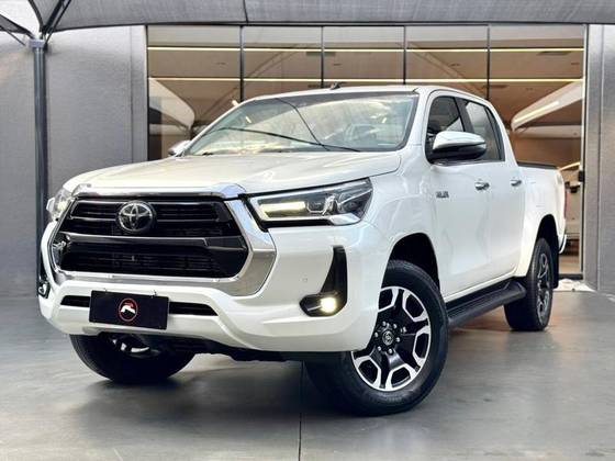 TOYOTA HILUX 2.8 D-4D TURBO DIESEL CD SRX 4X4 AUTOMÁTICO TOYOTA HILUX 2.8 D-4D TURBO DIESEL CD SRX 4X4 AUTOMÁTICO